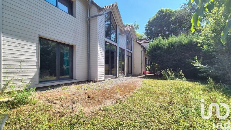 Maison - 340 m² - 9 pièces