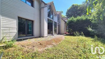 Maison - 340 m² - 9 pièces