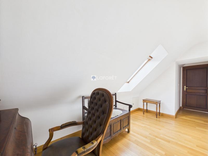 Maison traditionnelle - 165 m² - 8 pièces