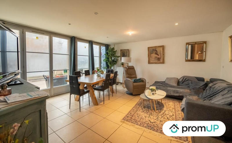 Maison traditionnelle - 260 m² - 8 pièces