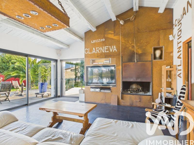 Maison - 220 m² - 5 pièces