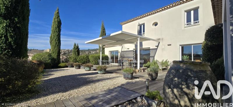 Maison - 280 m² - 9 pièces