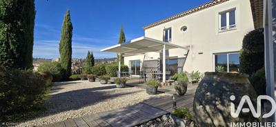 Maison - 280 m² - 9 pièces