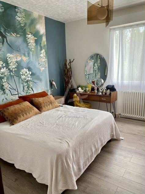 Maison - 244 m² - 7 pièces