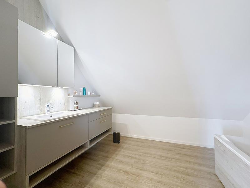 Maison - 180 m² - 7 pièces