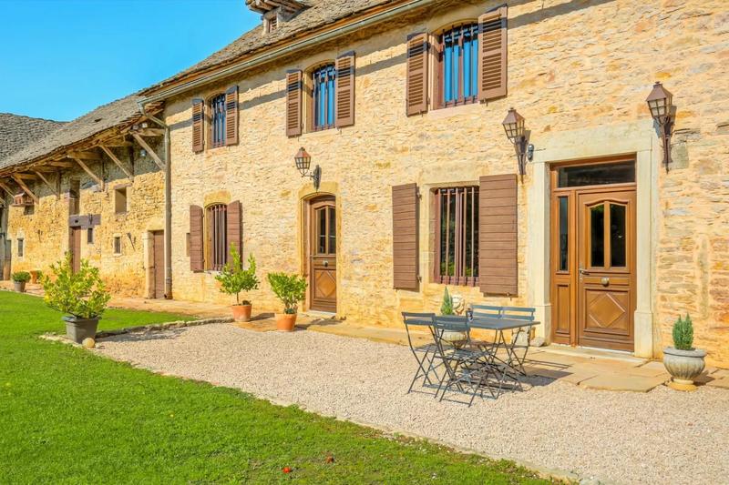 Maison - 340 m² - 10 pièces