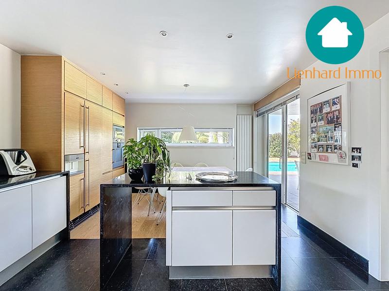 Villa - 300 m² - 7 pièces