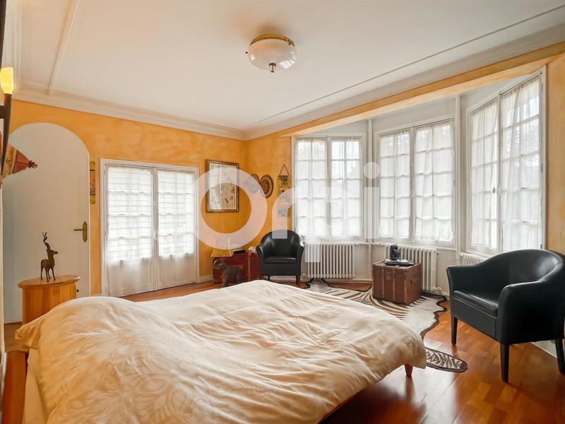 Moulin - 550 m² - 7 pièces