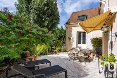 Maison - 218 m² - 8 pièces