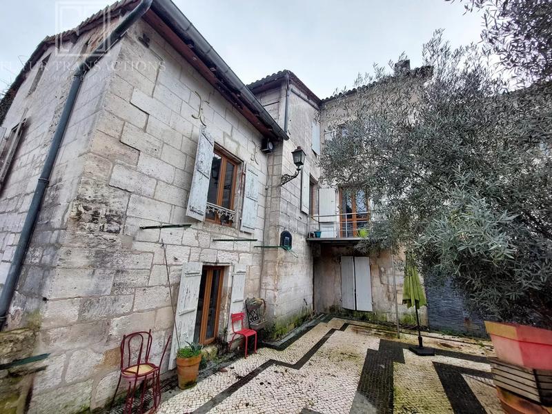 Maison de village - 340 m² - 11 pièces