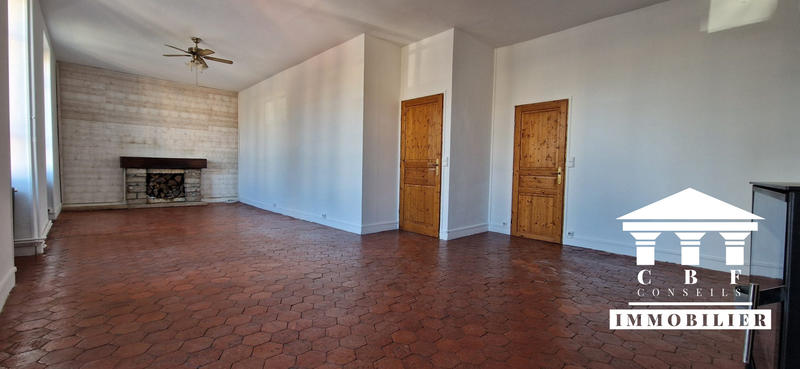 Maison - 220 m² - 10 pièces