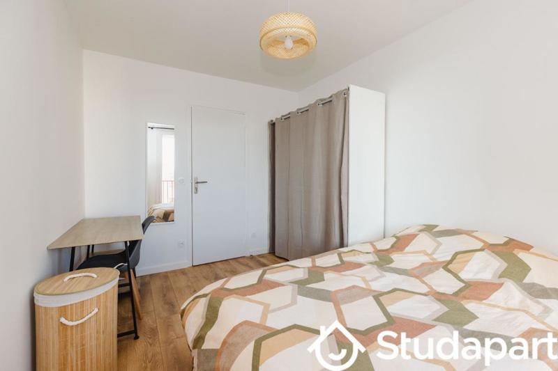 Chambre - 11 m² - 1 pièce