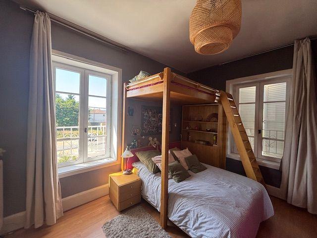 Villa - 222 m² - 7 pièces