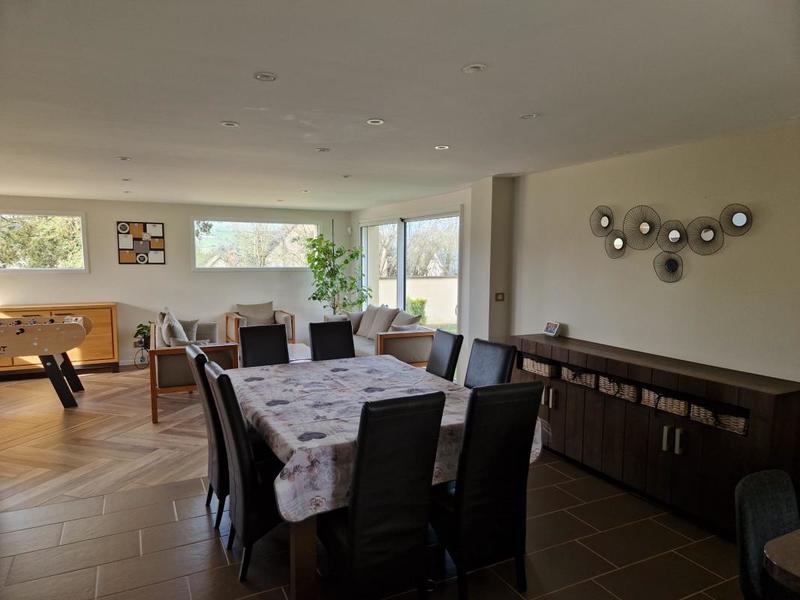 Maison traditionnelle - 185 m² - 8 pièces