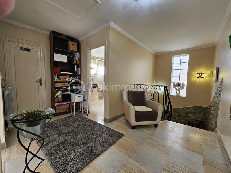 Maison - 177 m² - 8 pièces