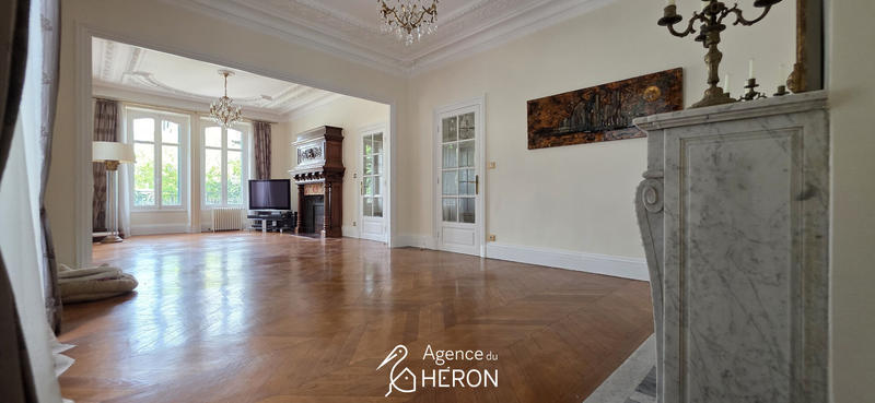 Maison - 240 m² - 9 pièces