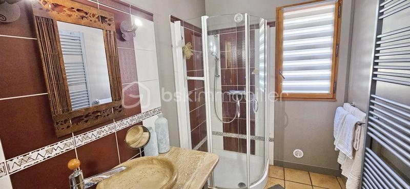 Maison - 246 m² - 9 pièces