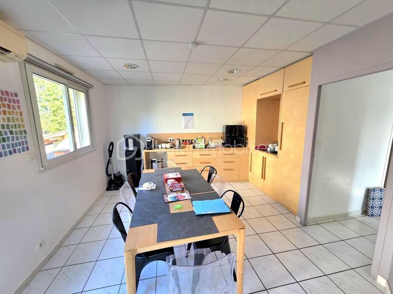 Bureau - 261 m² - 9 pièces