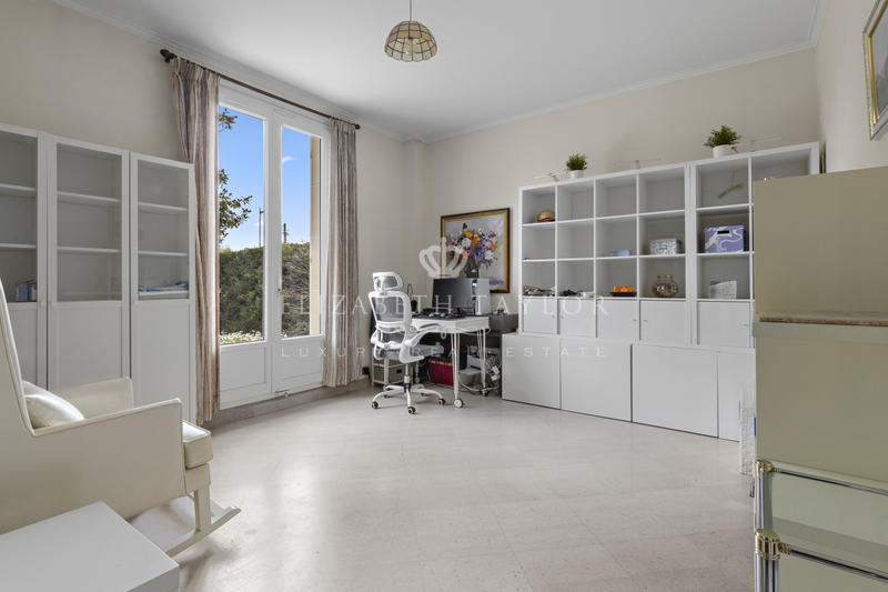 Maison - 298 m² - 10 pièces