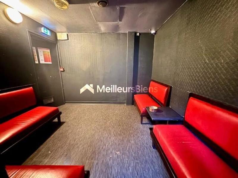 Magasins - 174 m² - 5 pièces