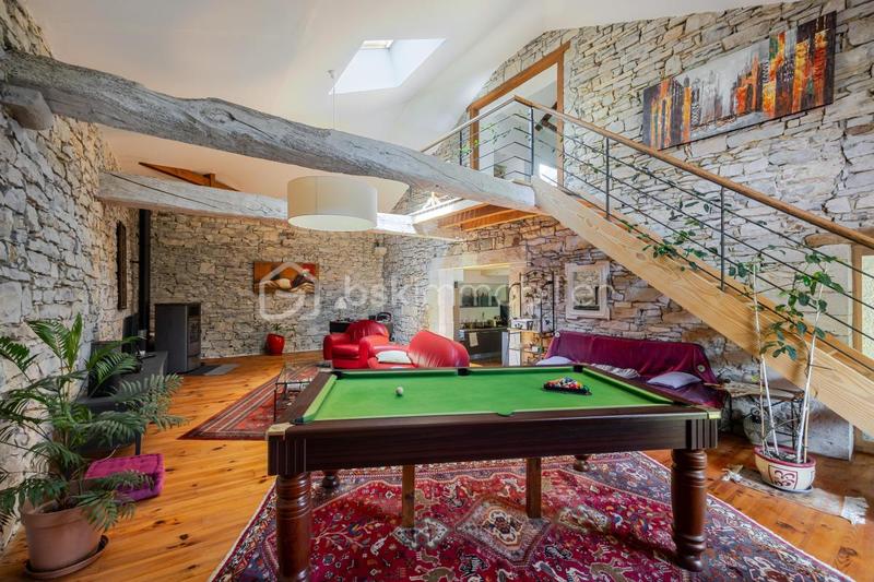 Demeure - 293 m² - 9 pièces