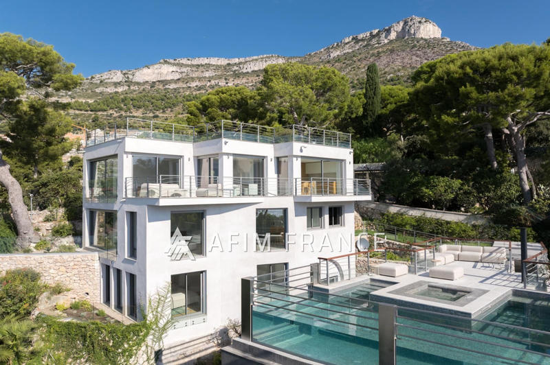 Maison - 400 m² - 8 pièces