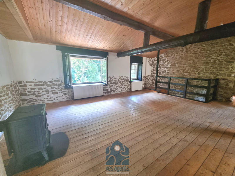 Propriété - 250 m² - 8 pièces