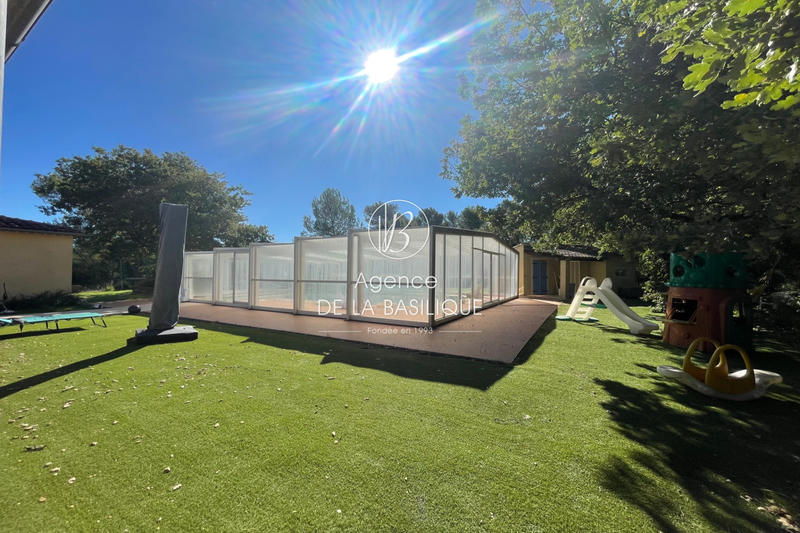 Maison - 300 m² - 7 pièces