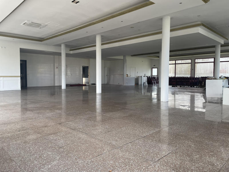 Local commercial - 744 m²