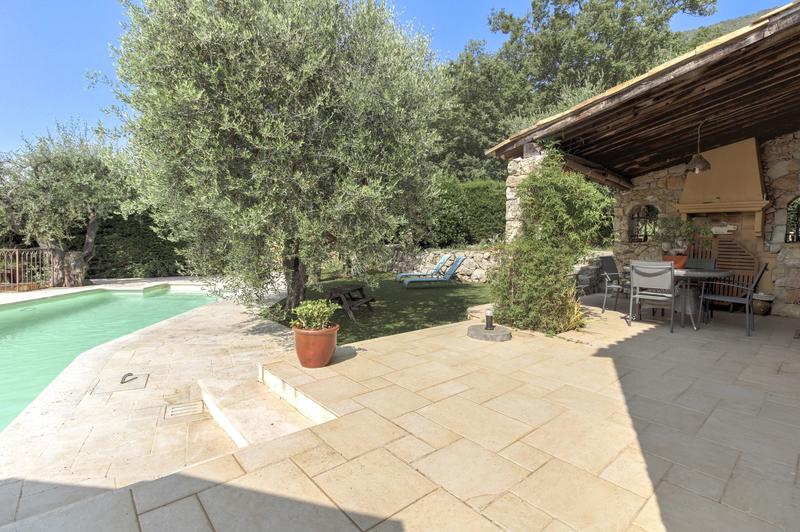 Maison - 230 m² - 7 pièces