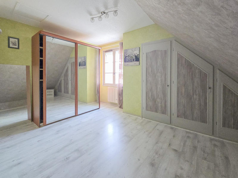 Maison - 220 m² - 7 pièces