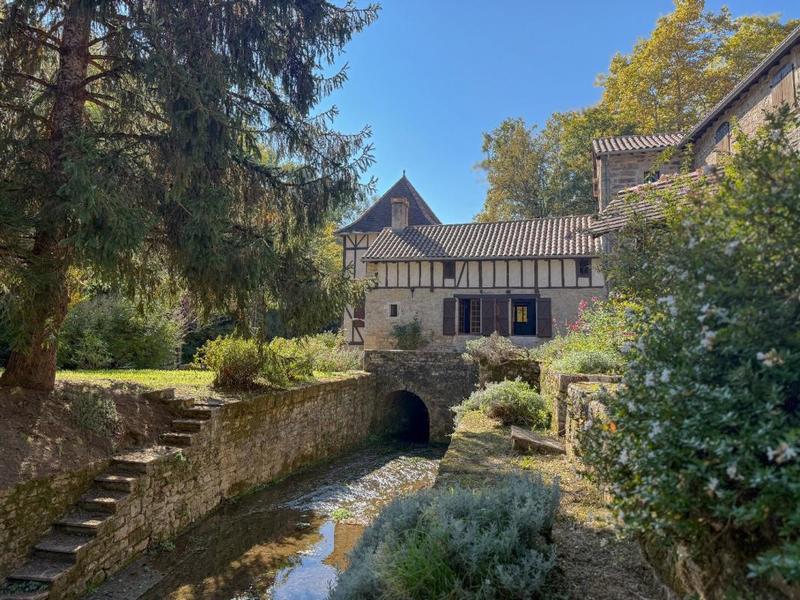 Moulin - 251 m² - 8 pièces