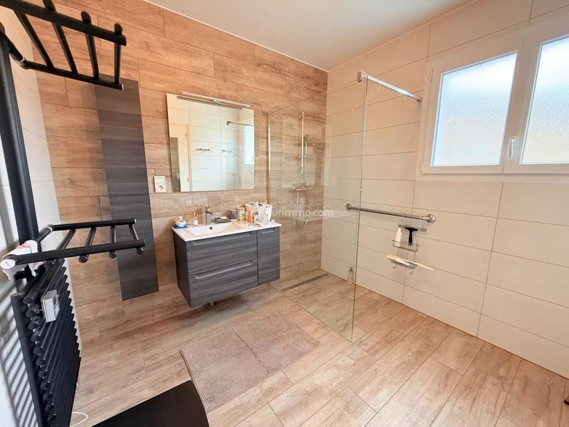 Maison - 218 m² - 9 pièces