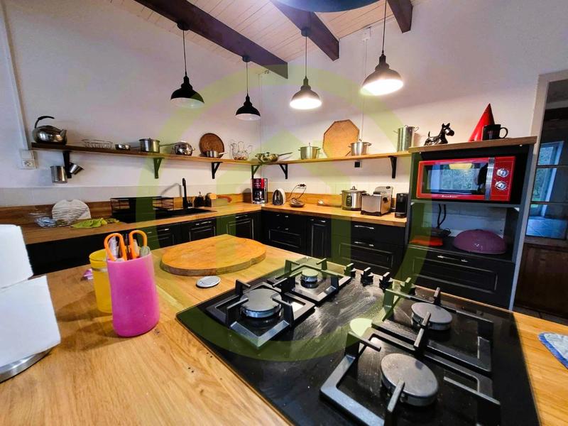 Maison - 236 m² - 7 pièces