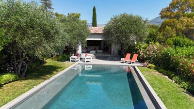 Propriété - 256 m² - 7 pièces