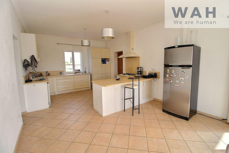 Maison - 202 m² - 6 pièces