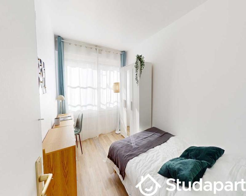 Chambre - 100 m² - 1 pièce