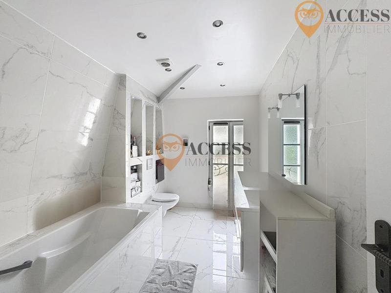 Maison - 230 m² - 7 pièces