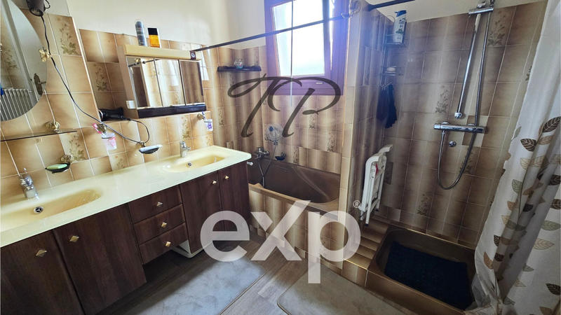 Maison traditionnelle - 179 m² - 7 pièces