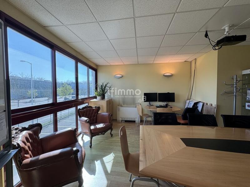 Bureau - 2 689 m² - 20 pièces