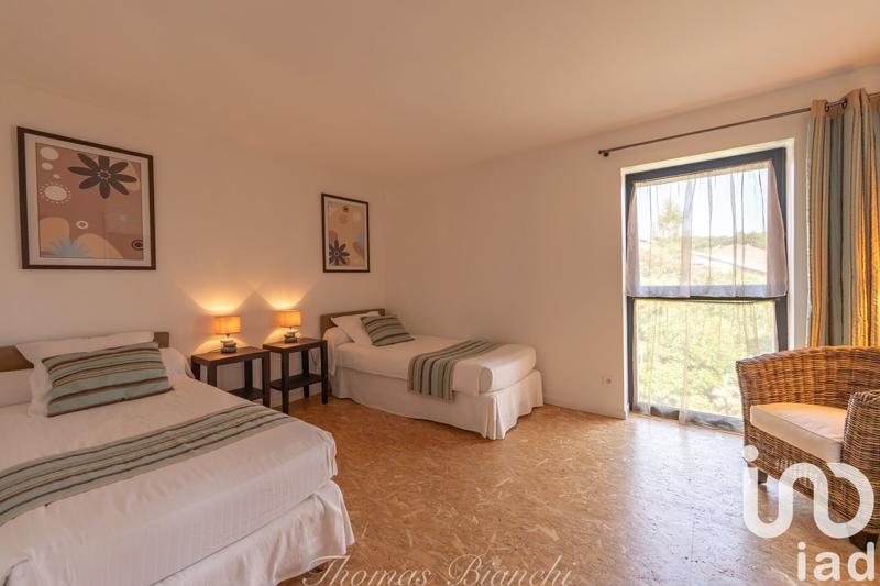 Maison - 230 m² - 6 pièces