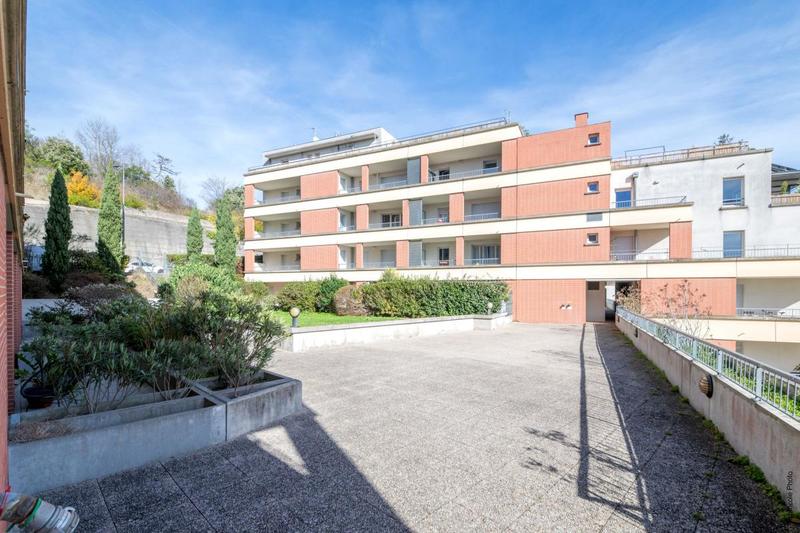 Appartement - 93 m² - 4 pièces