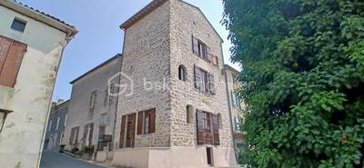 Château - 120 m² - 4 pièces