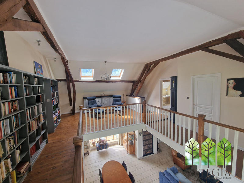 Maison - 245 m² - 6 pièces