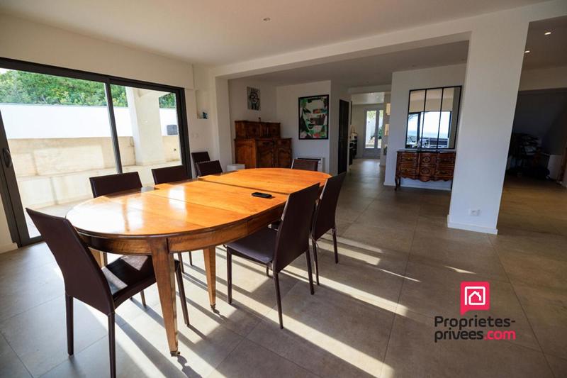 Villa - 255 m² - 9 pièces