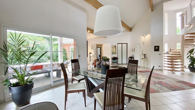 Maison contemporaine - 330 m² - 7 pièces