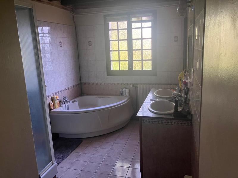 Maison - 258 m² - 9 pièces