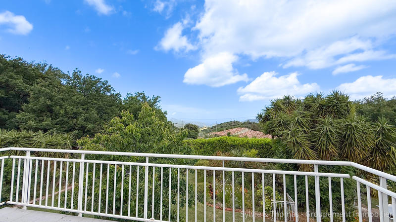 Maison - 370 m² - 14 pièces