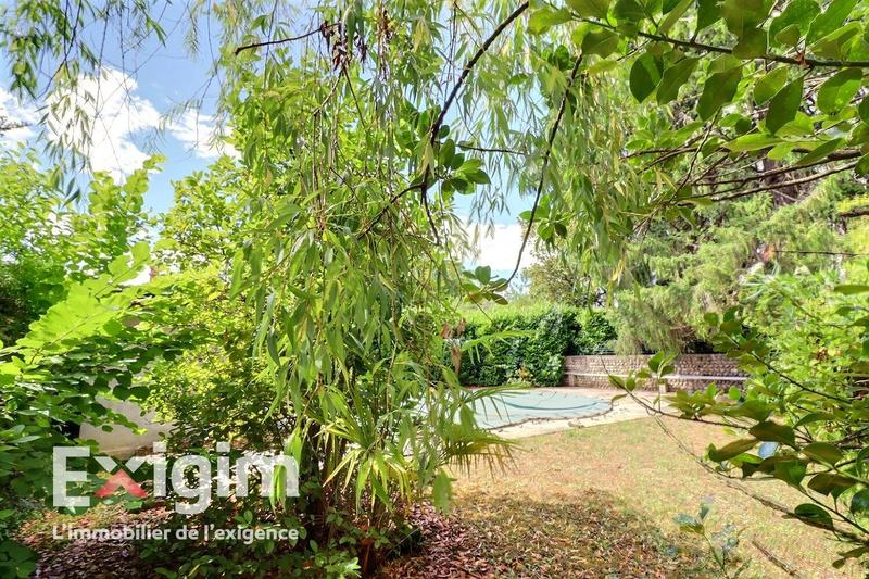 Maison - 330 m² - 9 pièces