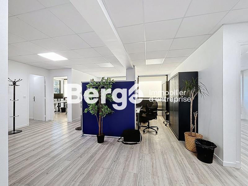Bureau - 300 m² - 8 pièces